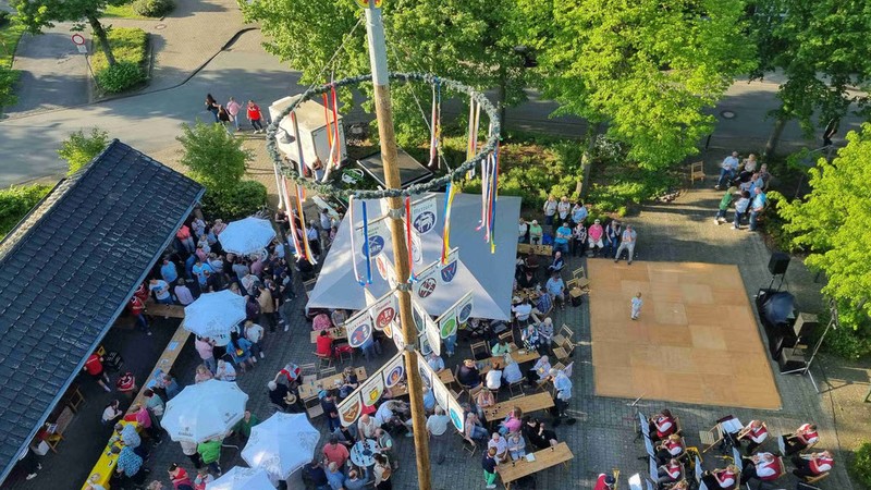 Maibaumrichten in Dolberg 2025. Foto/ Heimatverein Dolberg e. V.