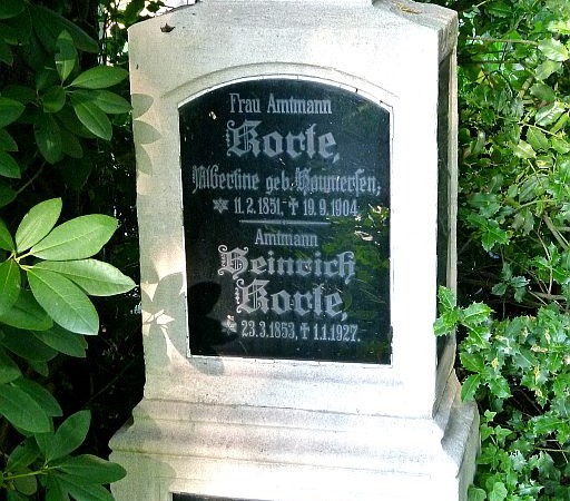 Ehrengrab des ersten Gladbecker Amtmanns Heinrich Korte (1853–1927) auf dem Friedhof Gladbeck-Mitte Foto/ Heinz Enxing